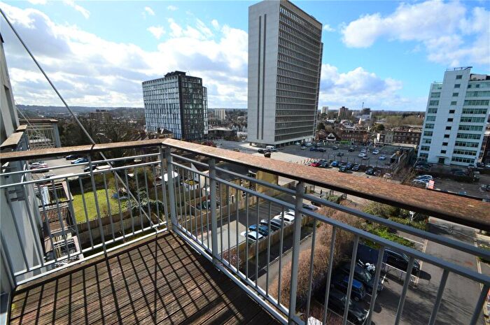 2 Bedroom Apartment To Rent In Park Lane, Croydon, CR0