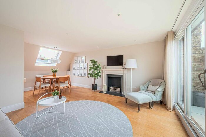 2 Bedroom Flat To Rent In Carlingford Road, Hampstead, London, NW3