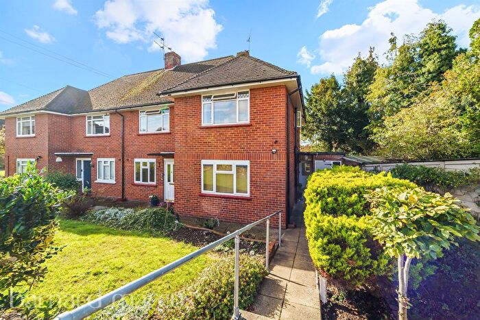 2 Bedroom Flat For Sale In Beaconsfield Road, Epsom, KT18