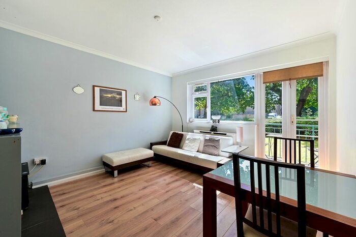 2 Bedroom Flat To Rent In Smithwood Close, London, SW19