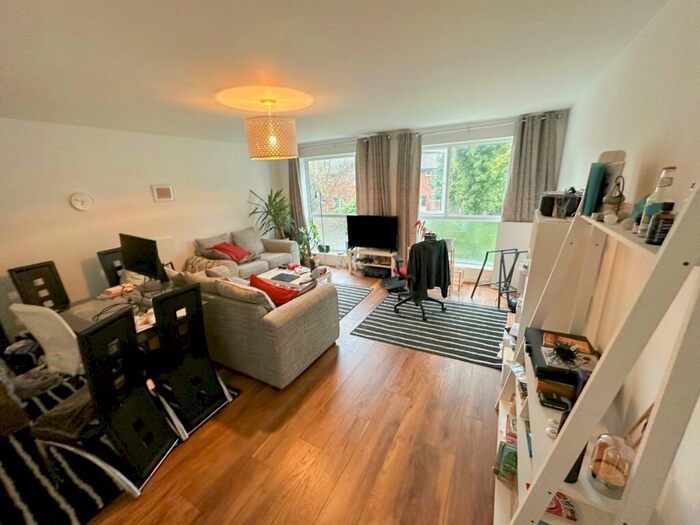 1 Bedroom Flat To Rent In Central Avenue, Manchester, Greater Manchester, M19