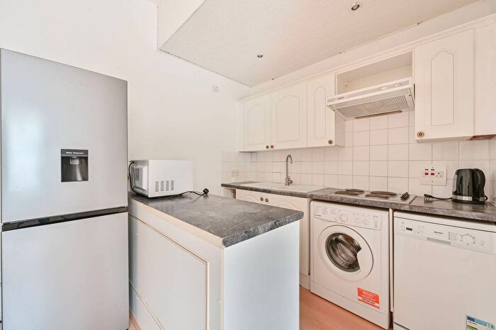 1 Bedroom Flat To Rent In Craven Hill Gardens, Lancaster Gate, London, W2