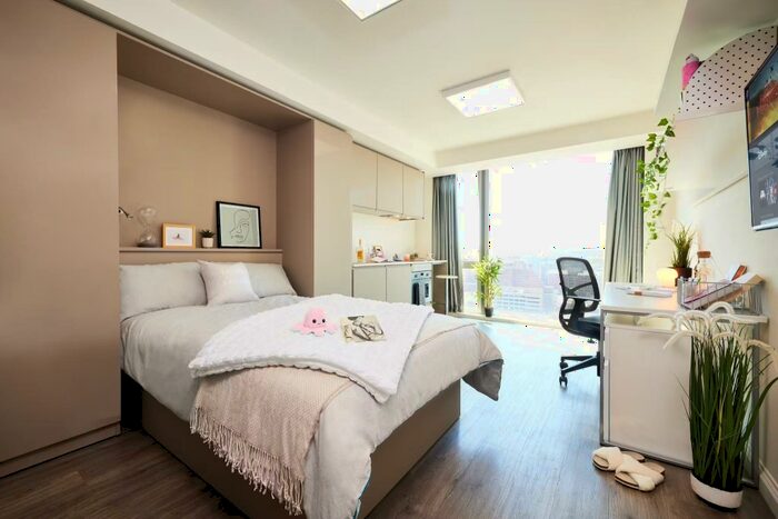 Apartment To Rent In Charter Row, Sheffield, S1