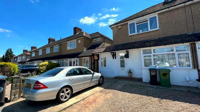 2 Bedroom Property To Rent In Briar Road, Watford, WD25