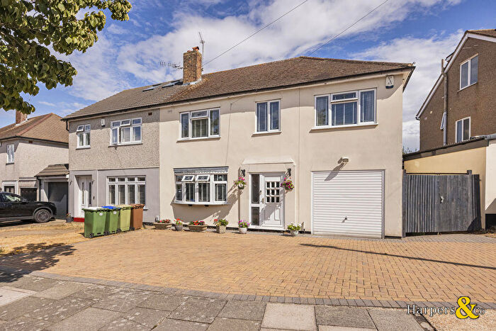 5 Bedroom House For Sale In Eastry Road, Erith, DA8