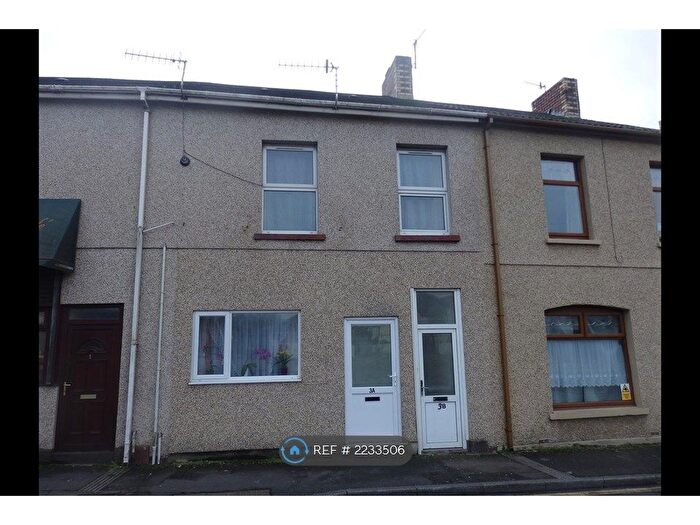 1 Bedroom Flat To Rent In Copperworks Road, Llanelli, SA15