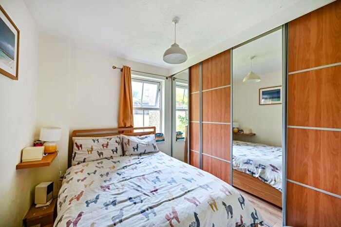 1 Bedroom Flat To Rent In Windmill Rise, Kingston Hill, Kingston Upon Thames, KT2