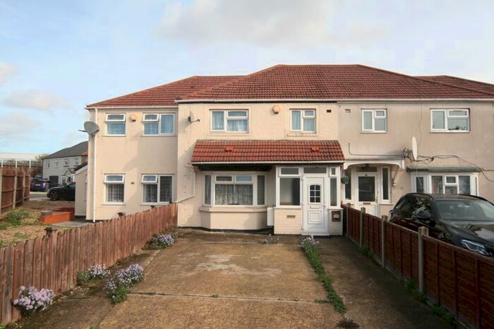 3 Bedroom Terraced House To Rent In Hill Rise, Greenford, UB6
