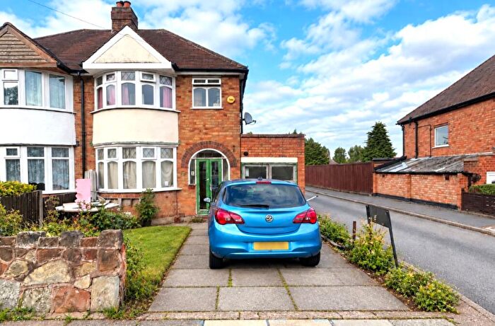 3 Bedroom Semi Detached House For Sale In Beechmore Road, Birmingham, B26