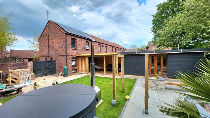 3 Bedroom End Of Terrace House For Sale In Pilton Close, Paston, Peterborough, PE4