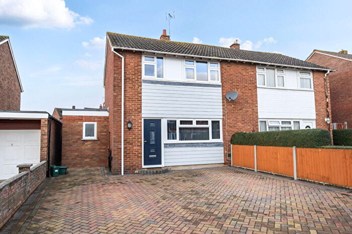 3 Bedroom Semi-Detached House For Sale In Baird Avenue, Basingstoke, RG22