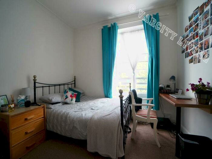 5 Bedroom House To Rent In The Crescent, Bangor, LL57