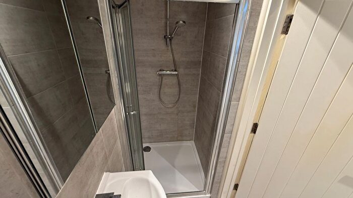 5 Bedroom Semi-Detached House To Rent In Lansdowne Road, Ilford Essex, IG3