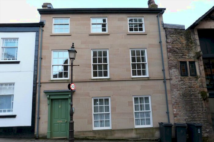 2 Bedroom Flat To Rent In Castle Hill, Lancaster, LA1