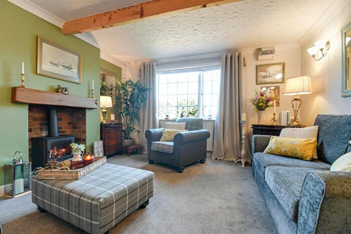 2 Bedroom Cottage For Sale In St. Barnabas Road, Barnetby, DN38