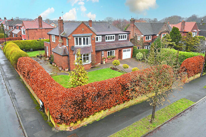 5 Bedroom Detached House For Sale In Almsford Avenue, Harrogate, HG2