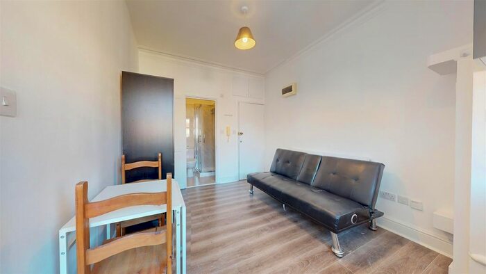 1 Bedroom Flat To Rent In Heathfield Park, Willesden Green, London, NW2