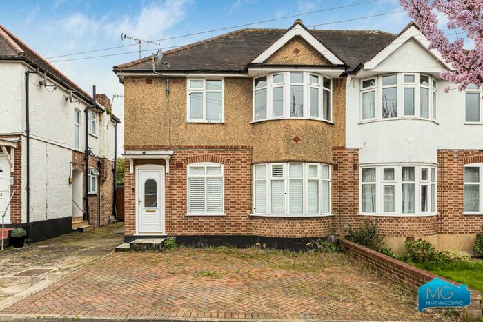 2 Bedroom Maisonette To Rent In Kenerne Drive, High Barnet, Hertfordshire, EN5