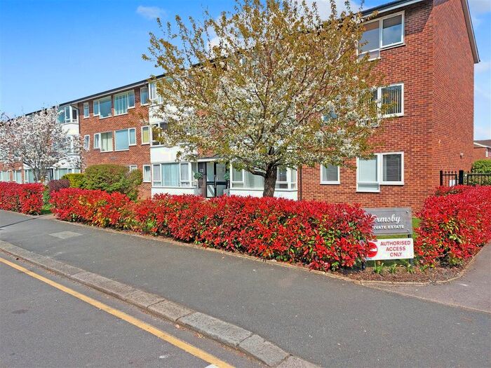 3 Bedroom Flat To Rent In Stanley Road, Sutton, SM2