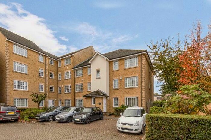 2 Bedroom Flat To Rent In Bedser Close, London, SE11