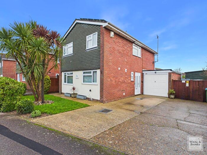 4 Bedroom Detached House For Sale In Flansham Park, Bognor Regis, PO22