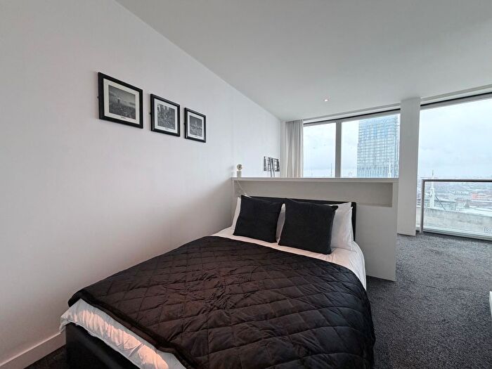 1 Bedroom Flat To Rent In The Rotunda, New Street, B2