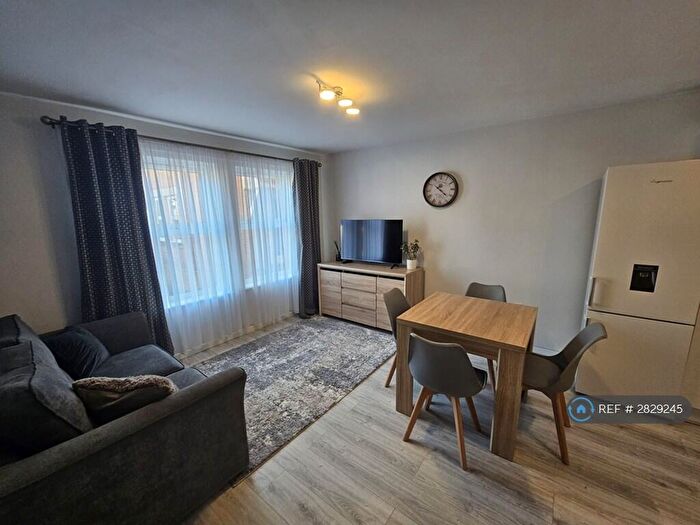 2 Bedroom Flat To Rent In Tregonwell Close, Bournemouth, BH2