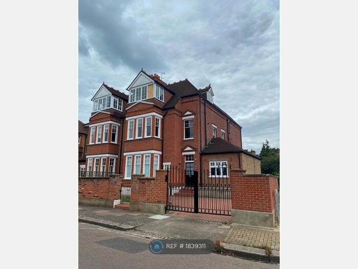 3 Bedroom Flat To Rent In Hamilton House, Putney, SW15