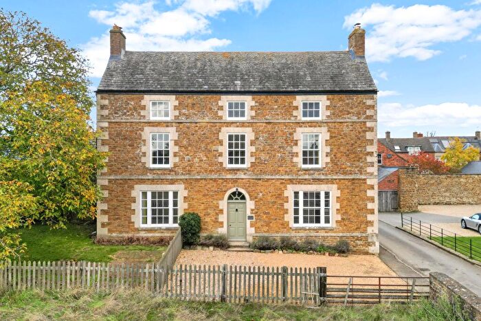 6 Bedroom Character Property To Rent In Manor Farmhouse, LE14