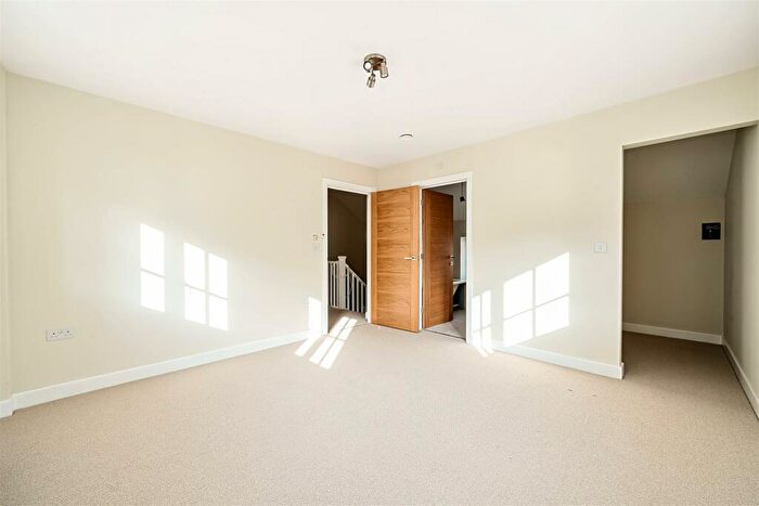 2 Bedroom Cottage For Sale In High Street, Ewell, Epsom, KT17