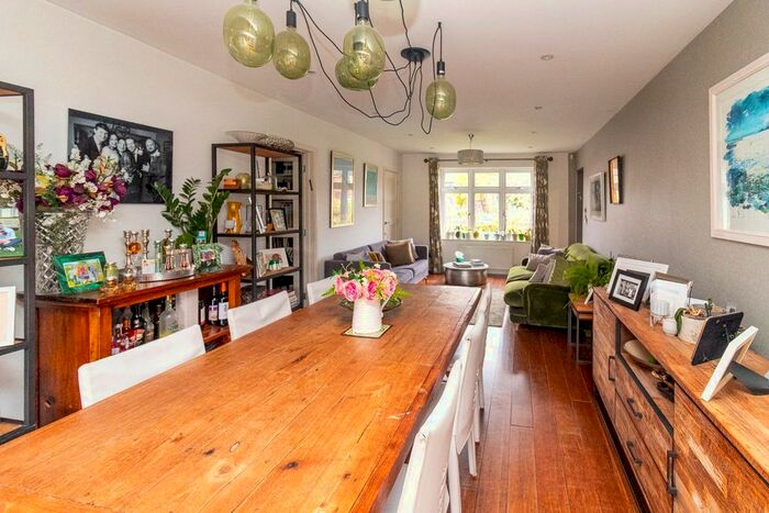 5 Bedroom Detached House For Sale In Edgwarebury Lane, Edgware, HA8