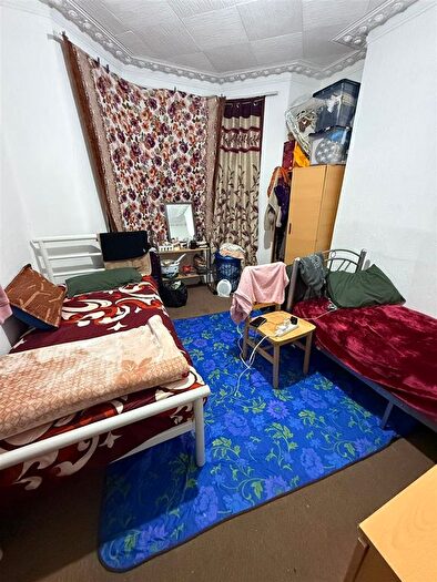 5 Bedroom Property To Rent In Byron Avenue, London, E12