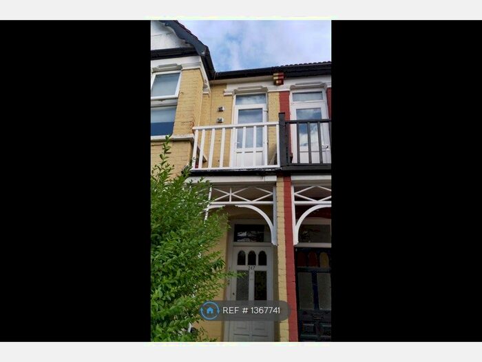2 Bedroom Flat To Rent In Squires Lane, London, N3