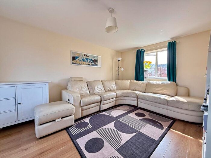 3 Bedroom End Of Terrace House For Sale In Severn Road, Stonehouse, GL10