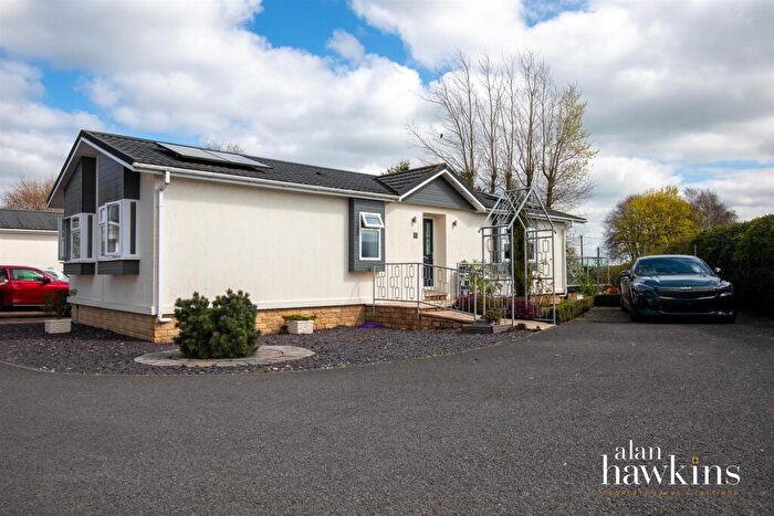 2 Bedroom Park Home For Sale In Lillybrook Estate, Lyneham, Chippenham, SN15