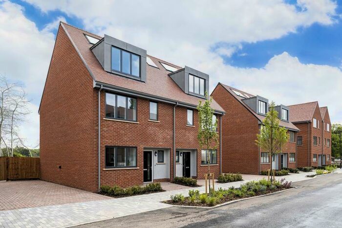 4 Bedroom Terraced House To Rent In Woking, GU21