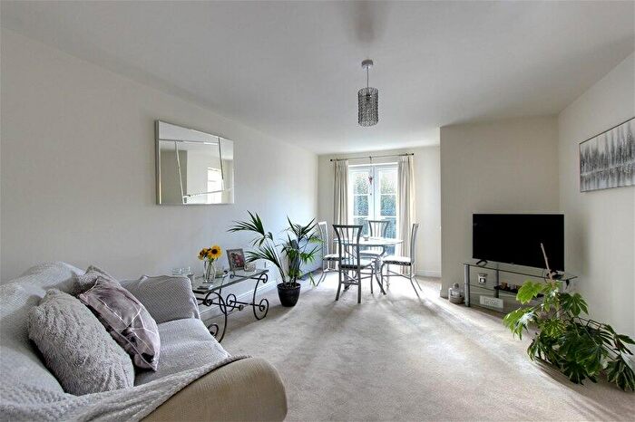 2 Bedroom Flat To Rent In Clarence Close, New Barnet, EN4