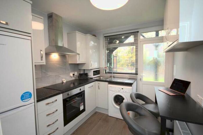 2 Bedroom Flat To Rent In Canons Court, Stonegrove, Middlesex, HA8