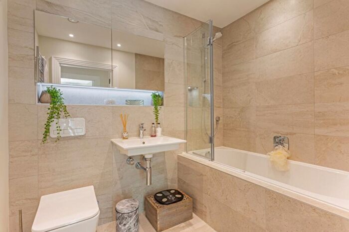 2 Bedroom Apartment To Rent In Glen Island Maidenhead, SL6
