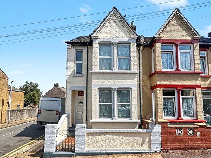 3 Bedroom End Of Terrace House For Sale In College Avenue, Gillingham, Kent, ME7