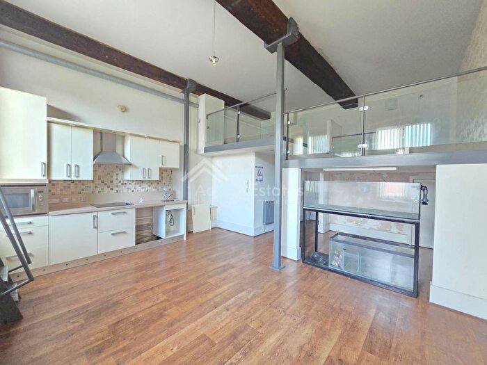 1 Bedroom Flat For Sale In Ledgard Wharf, Mirfield, WF14