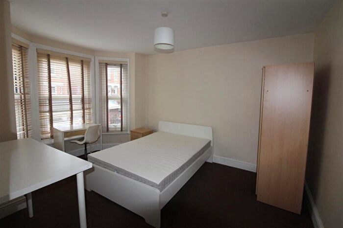 5 Bedroom Semi-Detached House To Rent In Burlington Road, Southampton, SO15