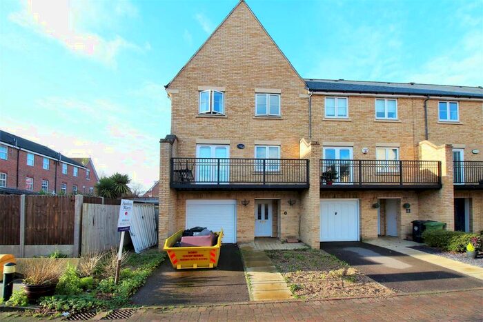 4 Bedroom House To Rent In Sandringham Drive, Bexley Park, Kent, DA2