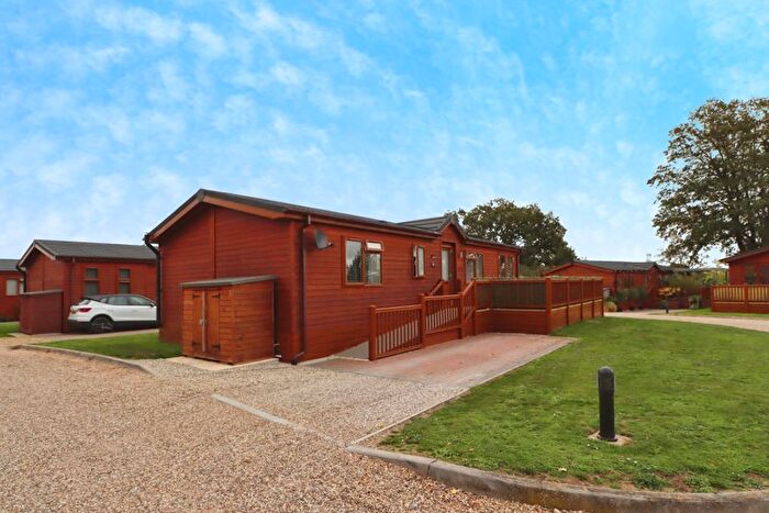 2 Bedroom Lodge For Sale In Thorpe Road, Clacton-On-Sea, CO16