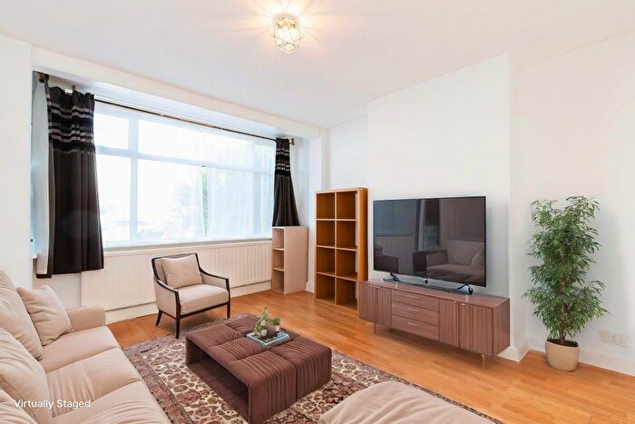 4 Bedroom Semi-Detached House To Rent In Beechmount Avenue, London, W7