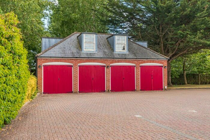 Garage / Parking To Rent In Dragoon Way, Christchurch, Dorset, BH23