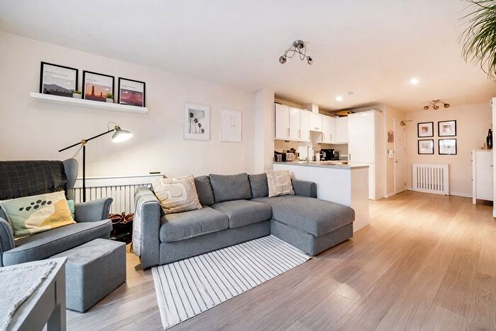 1 Bedroom Flat For Sale In Macaulay Road, London, SW4
