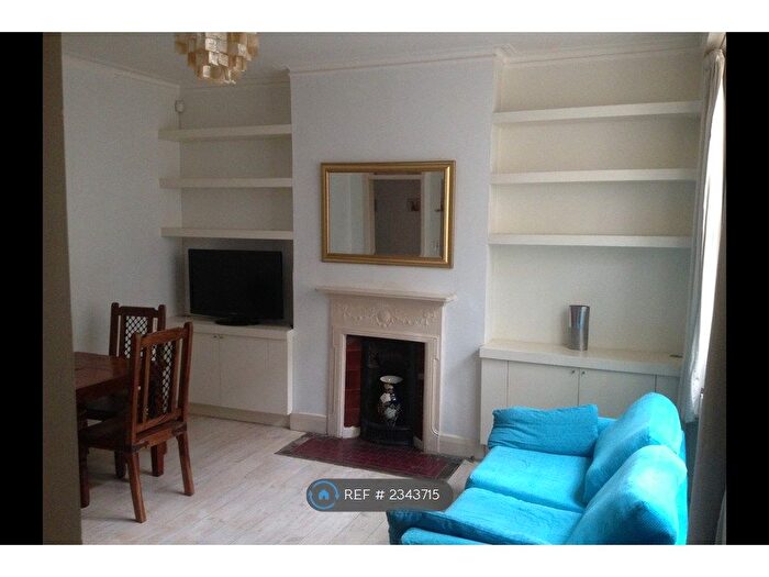 2 Bedroom Flat To Rent In Kempsford Gardens, London, SW5