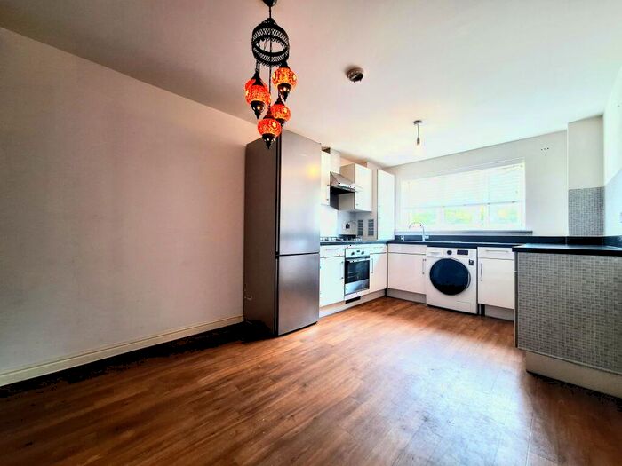 4 Bedroom House To Rent In Henry Walk, Dartford, DA1