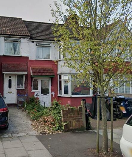 Studio To Rent In Coniston Avenue, Perivale, Greenford, UB6